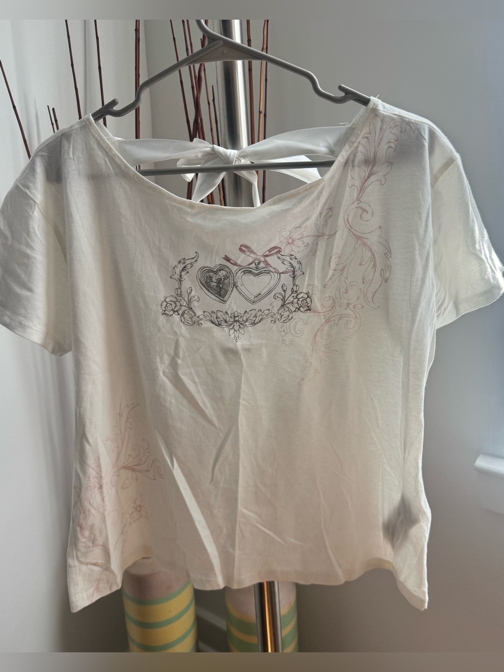 Hollister Cream Short-Sleeve Tie-Back Top with Heart Graphic